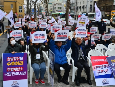 尹 구속취소 결정...충북 여야단체 “즉각 항고” vs “즉각 석방”